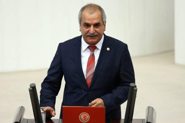 Eski Milletvekili Ahmet Çelik Kardeşi Tarafından Bıçaklandı