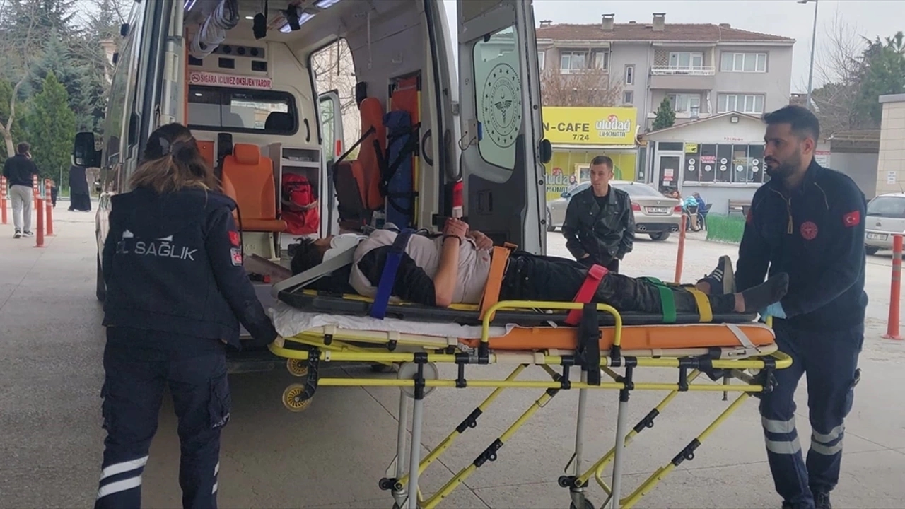 İnegöl’de Polisten Kaçarken Kaza Yapan Motosikletteki 2 Kişi Yaralandı