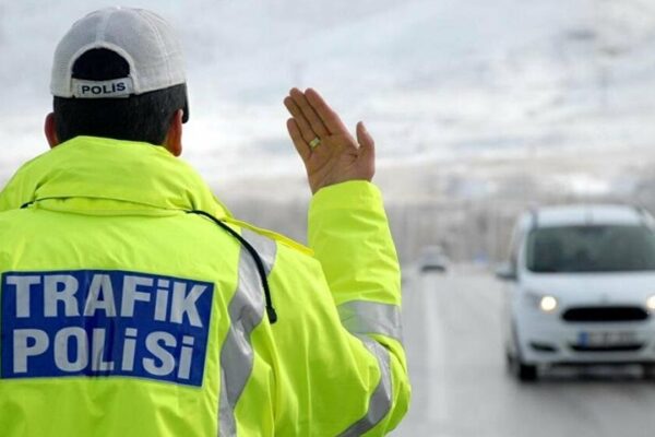 Kağıthane’de Trafikte Tartışıp Kazaya Neden Olan 2 Sürücüye Para Cezası Verildi
