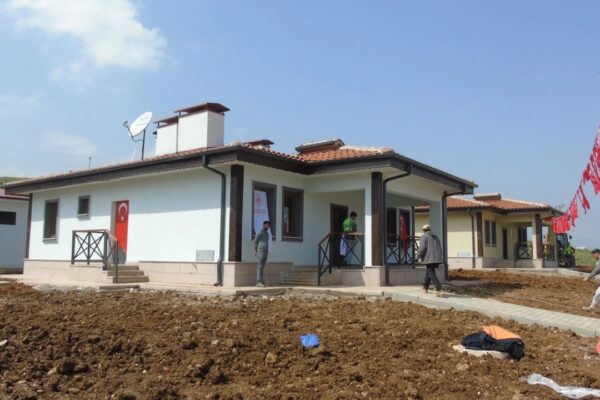 Nurdağı’nda Köy Evleri Depremzedelere Teslim Ediliyor