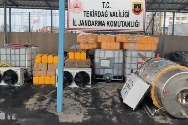 Tekirdağ’da 1040 Litre Kaçak Etil Alkol İle 550 Litre Sahte İçki Ele Geçirildi