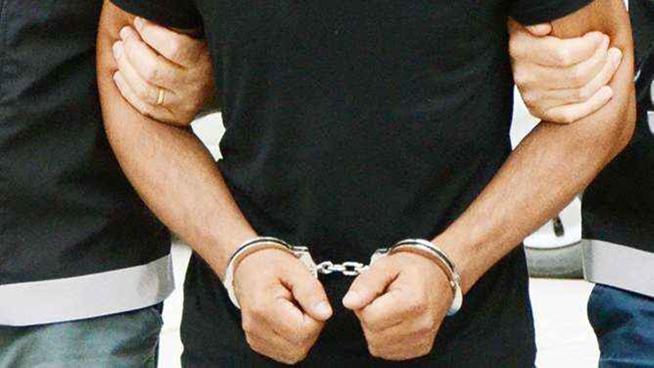 Uyuşturucu Ele Geçirilen Otomobildeki 2 Kişi Tutuklandı