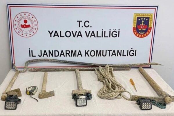 Yalova’da Kaçak Kazı Yapan 4 Kişi Suçüstü Yakalandı