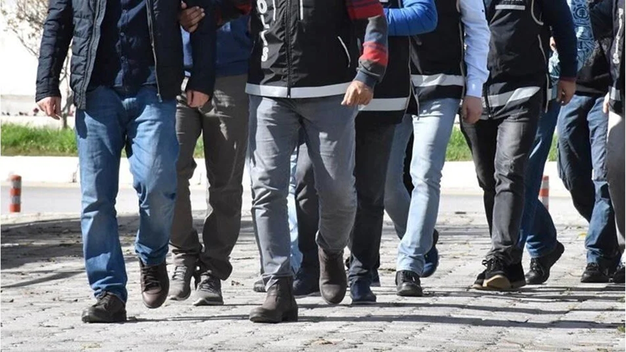 Balıkesir’de Sokak Satıcılarına Yönelik Uyuşturucu Operasyonunda 19 Kişi Gözaltına Alındı