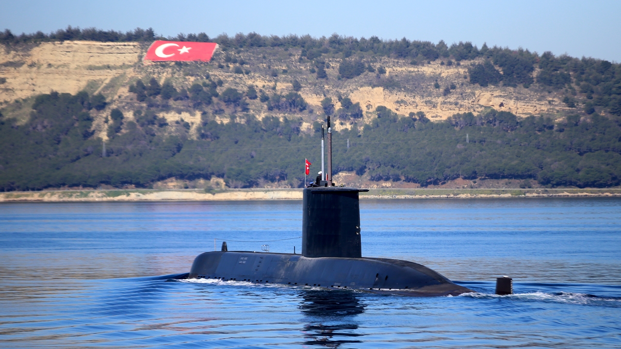 Çanakkale boğazında 71 yıl önce batan dumlupınar denizaltısında şehit olan denizciler anıldı