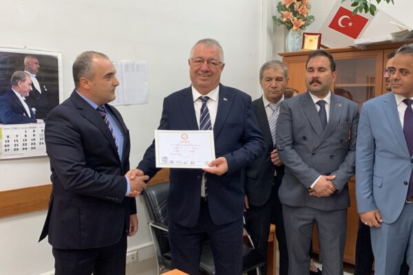 Edremit Belediye Başkanı Mehmet Ertaş Mazbatasını Aldı