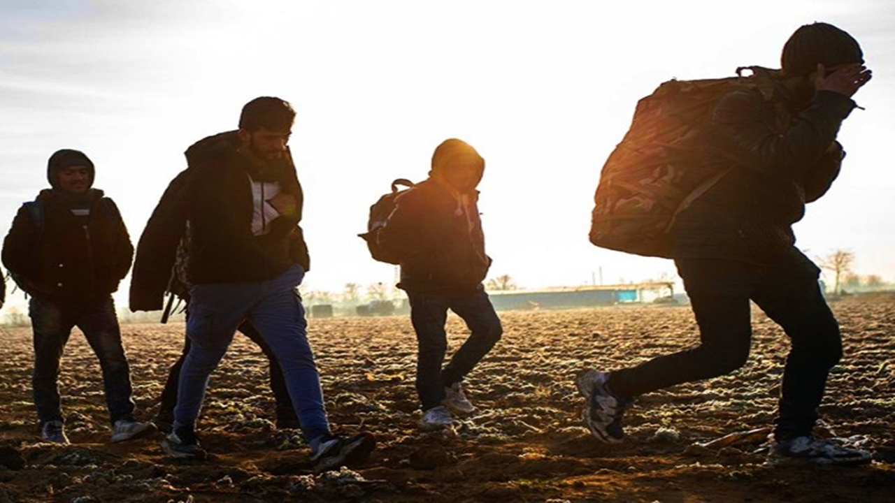 Çanakkale’de 8 Düzensiz Göçmen Ve 1 Göçmen Kaçakçılığı Şüphelisi Yakalandı