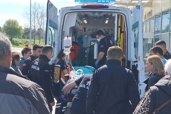 Karısını Silahla Yaralayan Kişi İntihar Girişiminde Bulundu