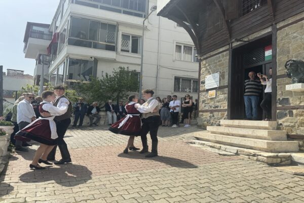 Tekirdağ’ı Gezen Macar Öğrenciler Halk Oyunları Gösterisi Sundu