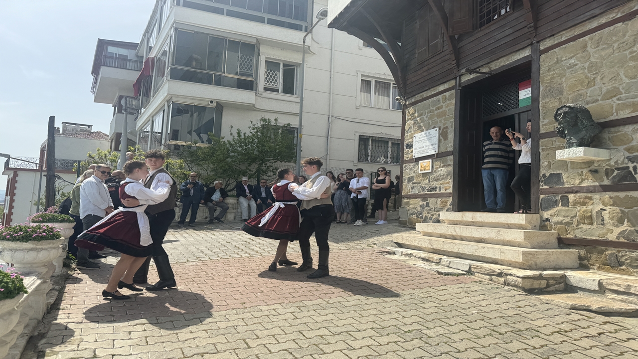 Tekirdağ’ı Gezen Macar Öğrenciler Halk Oyunları Gösterisi Sundu