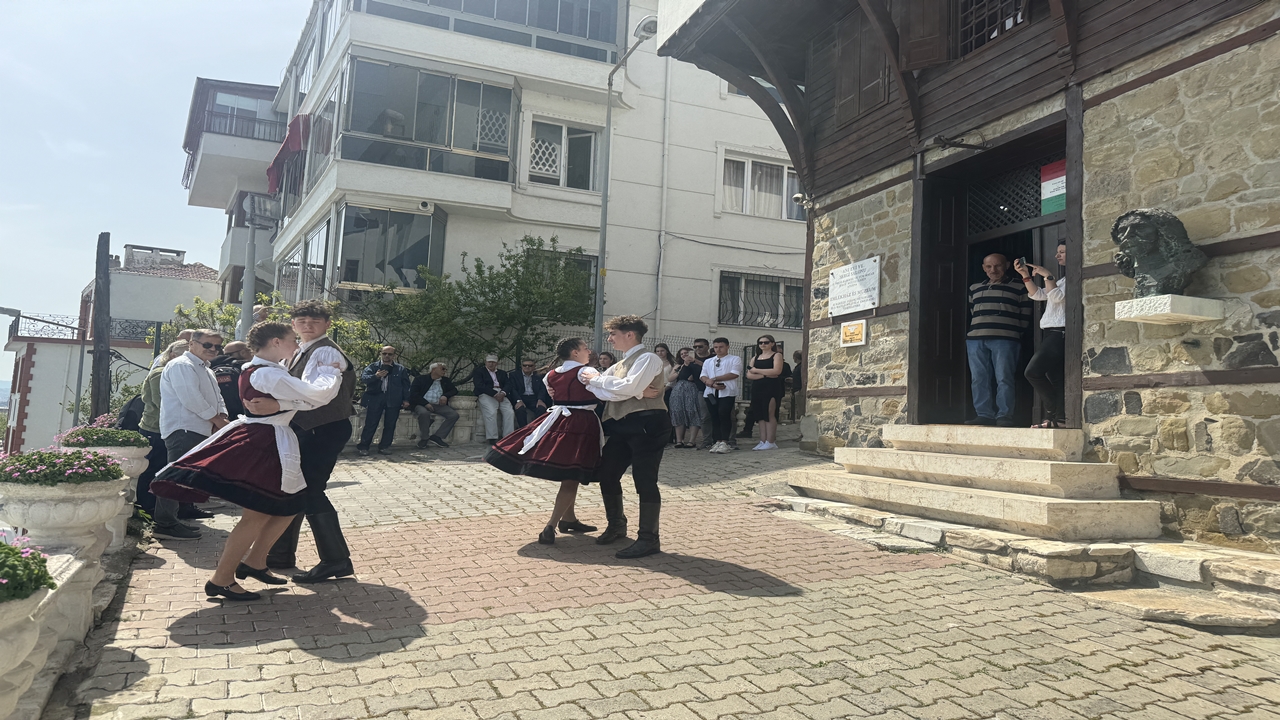 tekirdağı gezen macar öğrenciler halk oyunları gösterisi sundu