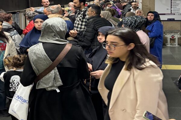 Üsküdar-Samandıra Metro Hattı’ndaki Aksaklık 33 Saattir Giderilemedi