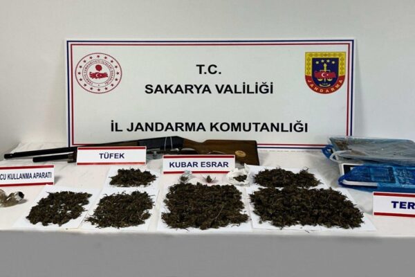 Sakarya’da Geçen Ay Uyuşturucu ve Kaçakçılık Operasyonlarında 5 Zanlı Tutuklandı