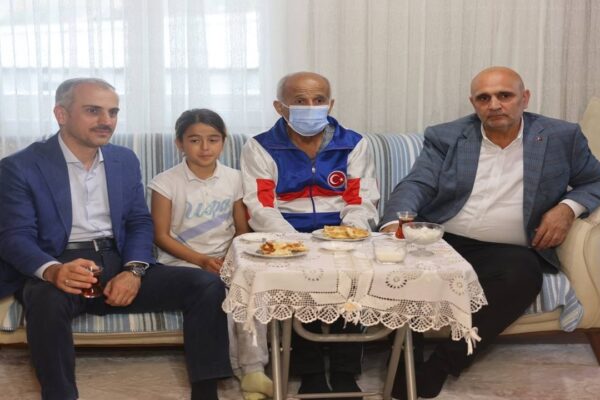 Çayırova Belediye Başkanı Çiftçi, Şehit Ailelerini Ziyaret Etti