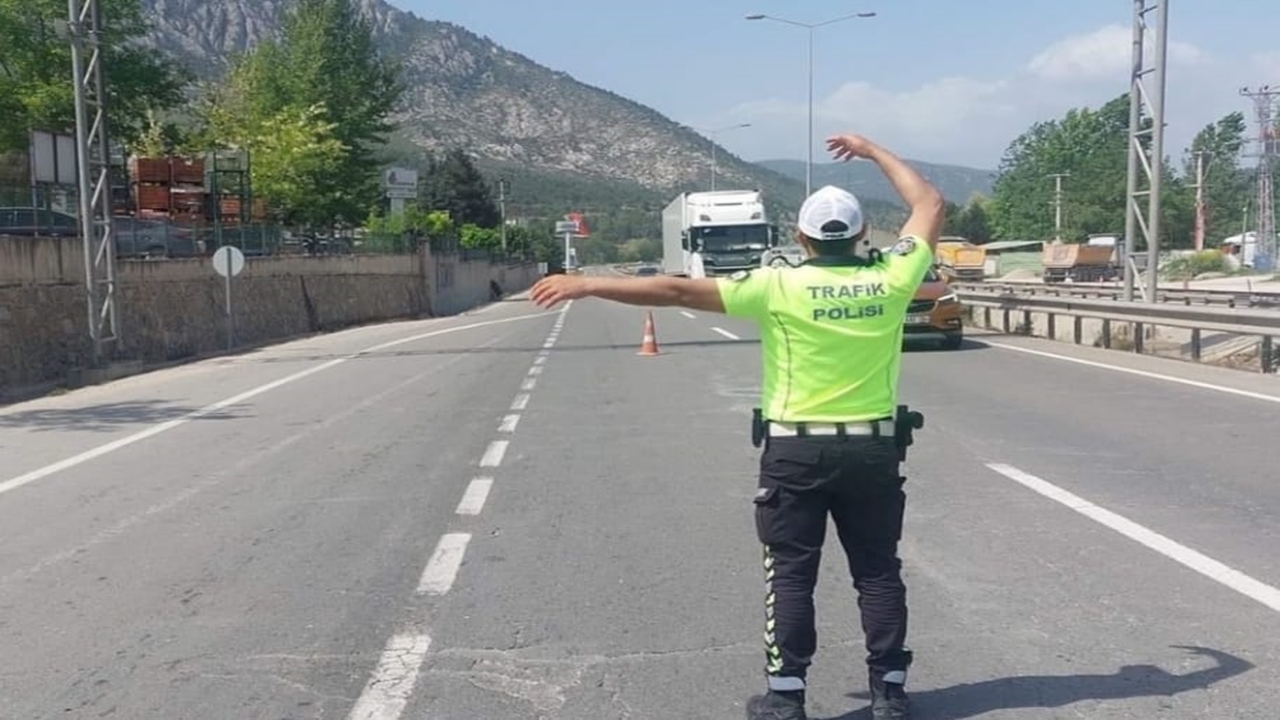 bilecikte emniyet ekipleri kgys ve dronla trafik denetimi yaptı