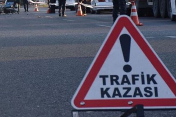 Devrilen Hafif Ticari Araçtaki 5 Kişi Yaralandı
