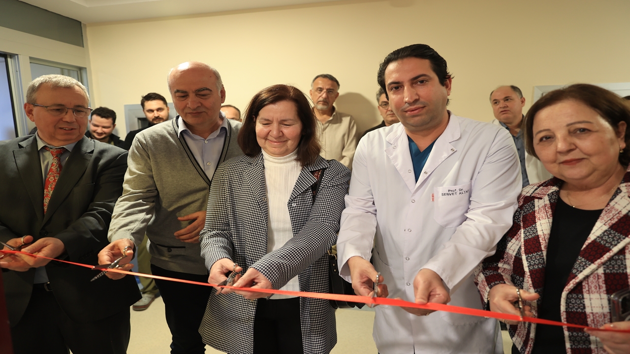 kardiyoloji profesörü Özçelikin ismi kütüphanede yaşayacak