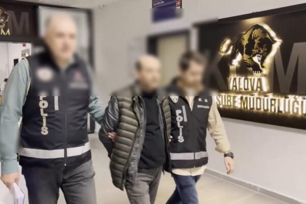 Sahte Kimlikle Başkasına Ait Arsayı Satmaya Çalışan 2 Şüpheli Tutuklandı
