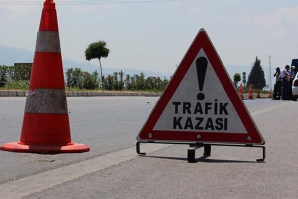 Üsküdar’da Kontrolden Çıkan Minibüs Duvara ve 3 Otomobile Çarptı