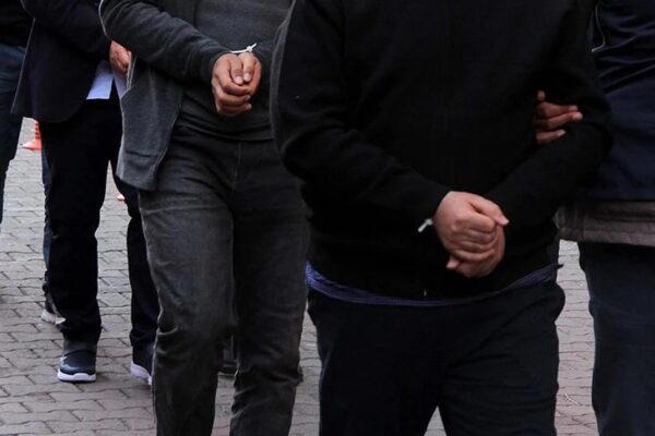 Bağcılar’da Uyuşturucu Ticareti Yaptıkları İddia Edilen 3 Zanlı Yakalandı