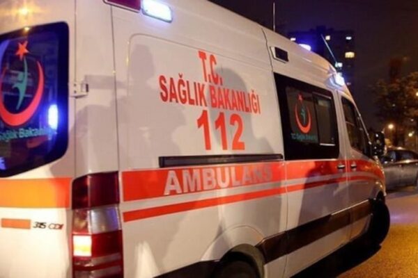Apartmanda Çıkan Yangında 4 Kişi Dumandan Etkilendi