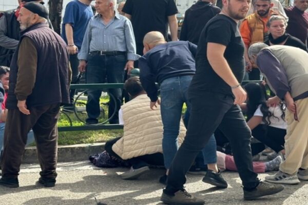 Bursa’da Otomobilin Çarptığı Anne İle İki Çocuğu Ağır Yaralandı