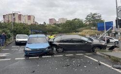 Kağıthane’de 3 Araç Birbirine Girdi: 3 Kişi Yaralandı