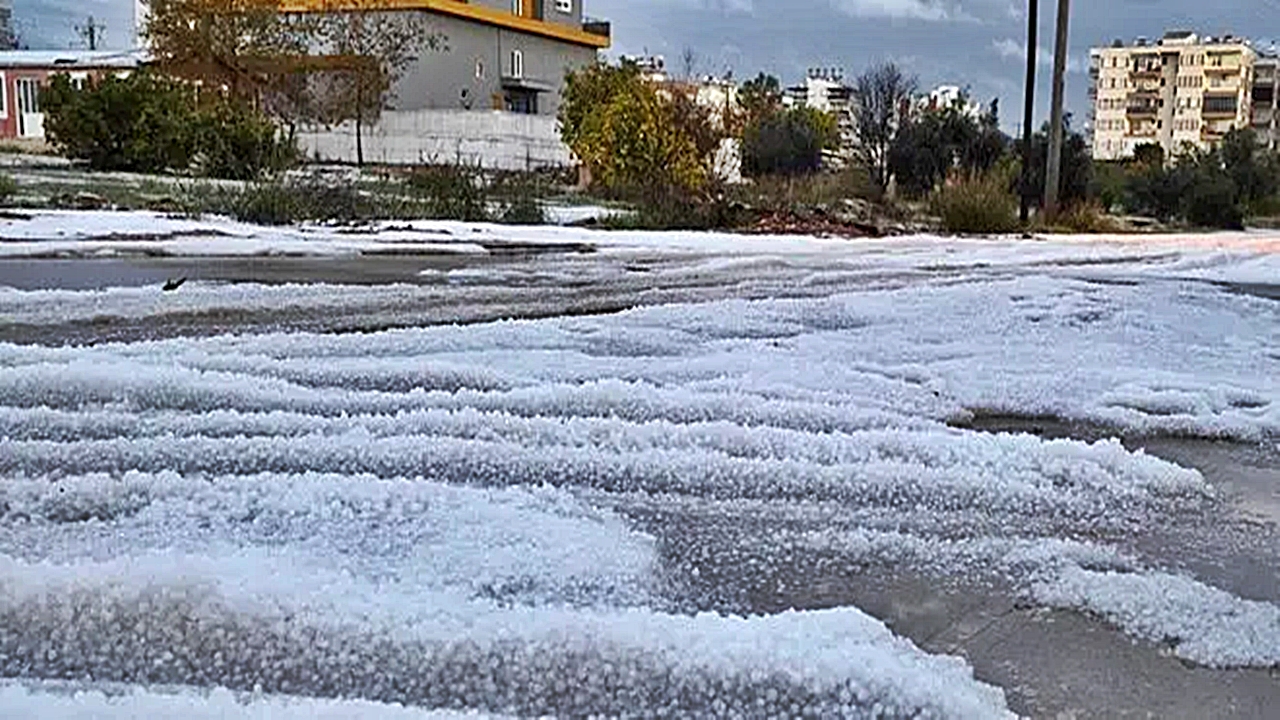 Antalya’da Etkili Olan Dolu Yağışı Tarım Alanlarını Etkiledi