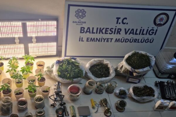 Balıkesir’de 2 Şüpheli Uyuşturucu Ticareti Yapan Şüpheliler Gözaltına Alındı