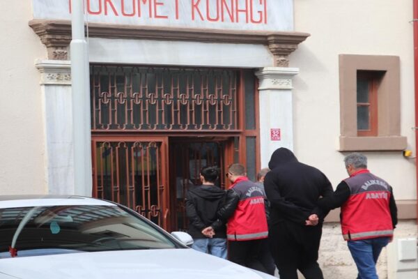 Sahte İnternet Siteleriyle Dolandırıcılık: 3 Şüpheli Yakalandı