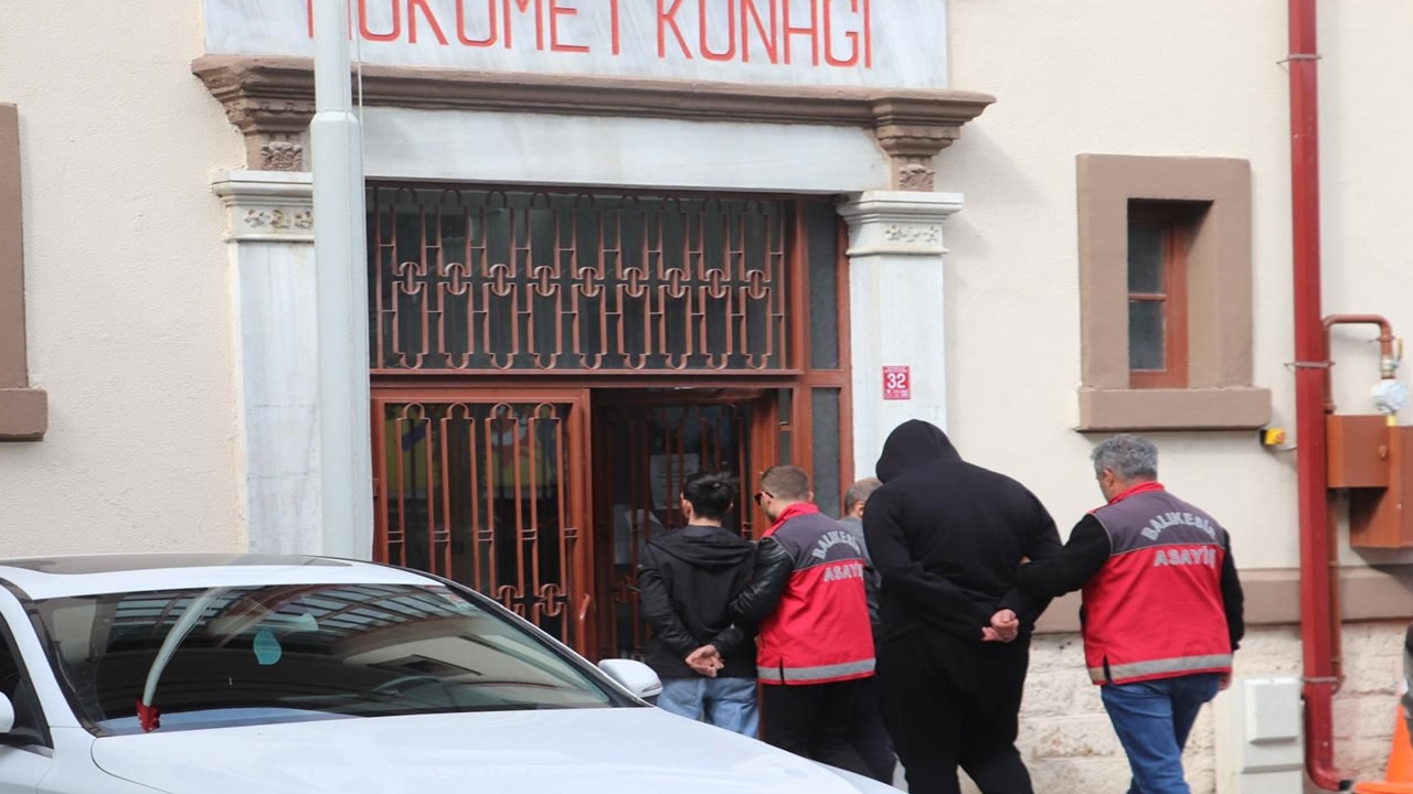 sahte sitelerden oto yedek parça satışı bahanesiyle dolandırıcılık şüphelisi 3 kişi tutuklandı