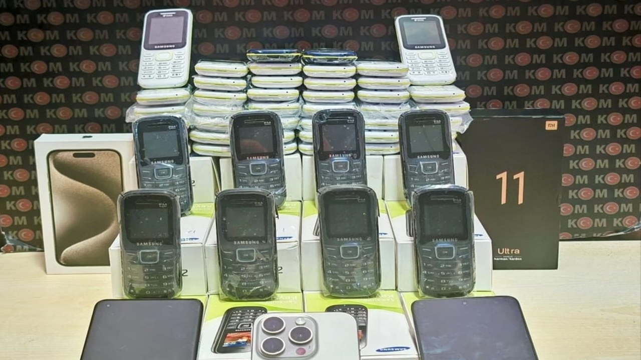 bilecikte gümrük kaçağı cep telefon sattığı iddia edilen iş yerlerine operasyon