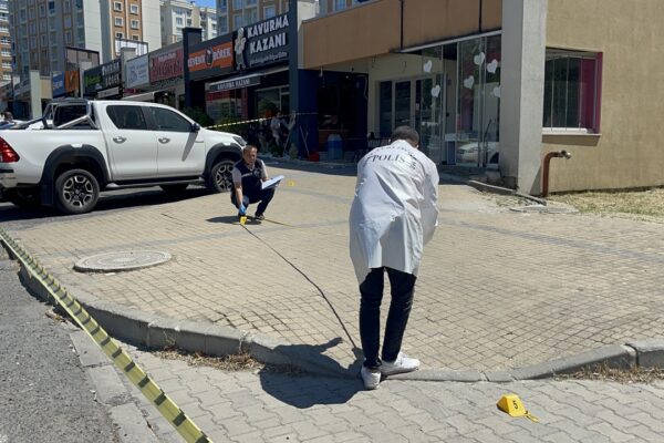 Boşanma Aşamasındaki Eşi Tarafından Silahla Vuruldu
