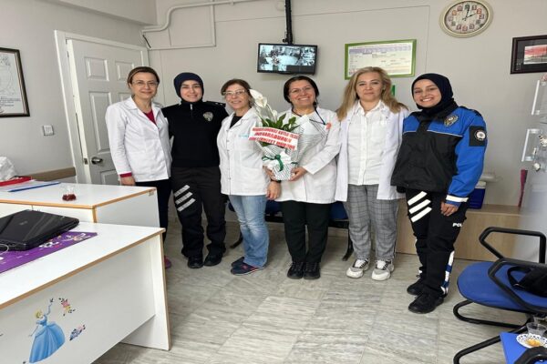 Edirne Emniyet Müdürlüğü’nden Hemşirelere Ziyaret