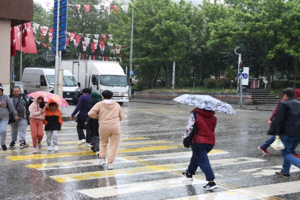 Edirne’de Sağanak Yağış Hayatı Olumsuz Etkiledi