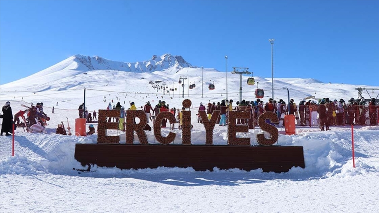 Erciyes Mayıs Ayında Kar Yağışının Etkisine Girdi