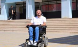Bedensel Engelli Öğretmen Verdiği Yaşam Mücadelesini Öğrencilerle Paylaştı