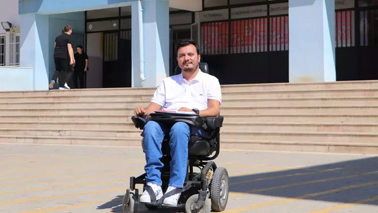 Bedensel Engelli Öğretmen Verdiği Yaşam Mücadelesini Öğrencilerle Paylaştı