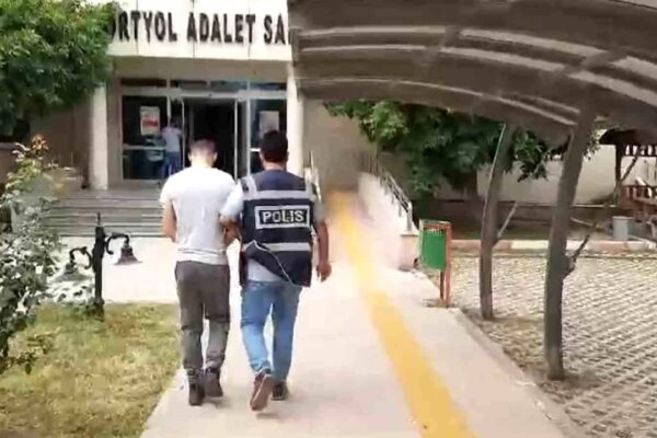 Hırsızlık Şüphesiyle Gözaltına Alınan 3 Kişiden 2’si Tutuklandı