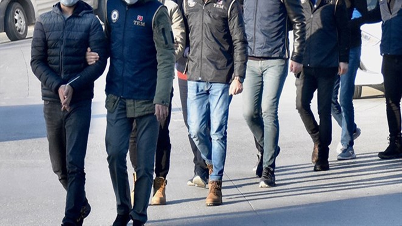 Kocaeli’de Göçmen Kaçakçılığı Operasyonu: 21 Kişi Tutuklandı