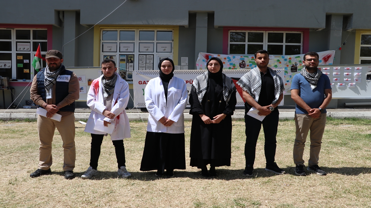 NKÜ Öğrencileri Gazze’deki Saldırıları Tiyatro ile Protesto Etti