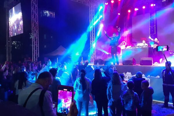 Karagöz Kültür Sanat ve Kakava Festivalinde Reynmen ve Buray Şov