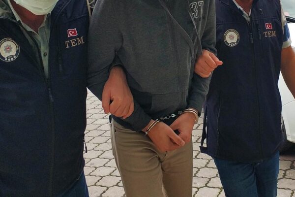 Üzerinde Uyuşturucu Bulunan 2 Kişi Tutuklandı