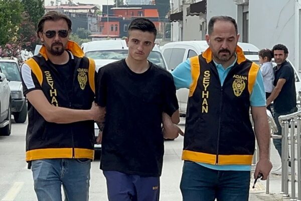 Farklı Suçlardan Aranan Şüpheli Gizlendiği Evde Yakalandı