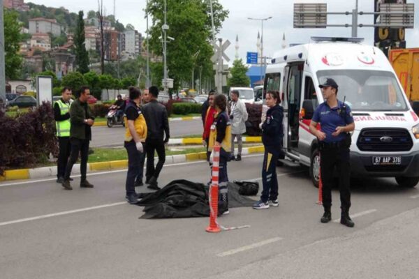 Kamyonun Çarptığı Kadın Yaşamını Yitirdi