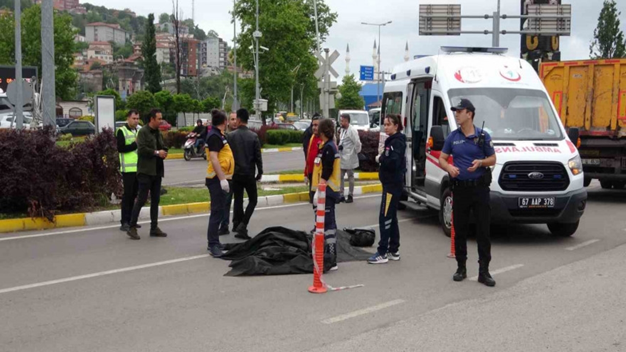 Kamyonun Çarptığı Kadın Yaşamını Yitirdi