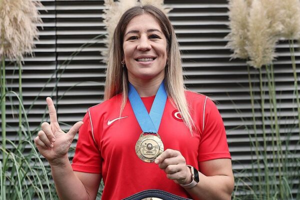 Yasemin Adar Yiğit, BESYO Öğrencileriyle Buluşma Etkinliği Düzenledi