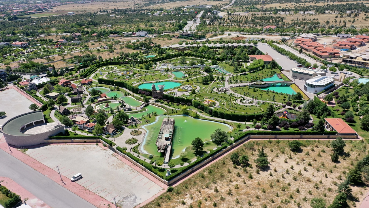 Üç temalı park 10 yılda 2 buçuk milyon kişiyi ağırladı