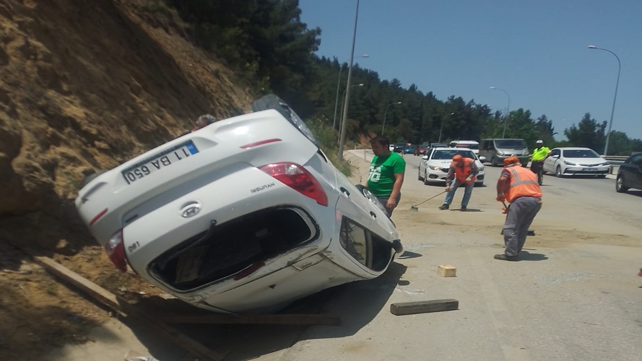 Bilecik'te su kanalına devrilen otomobilde 1 kişi yaralandı