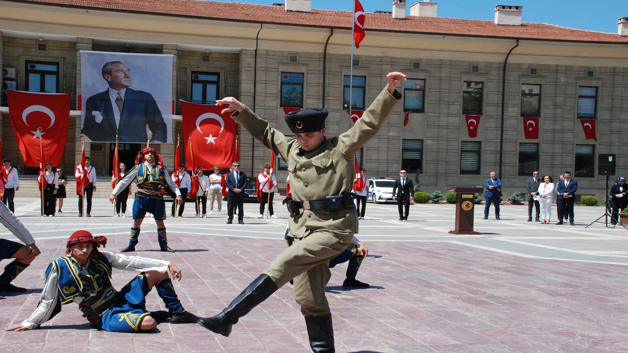 Atatürk'ün Eskişehir'e ilk gelişinin 104. yıl dönümü törenle kutlandı